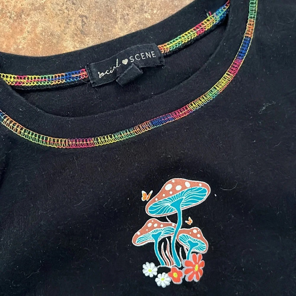 Social Scene Black T-Shirt Mushroom - Picture 3 of 4
